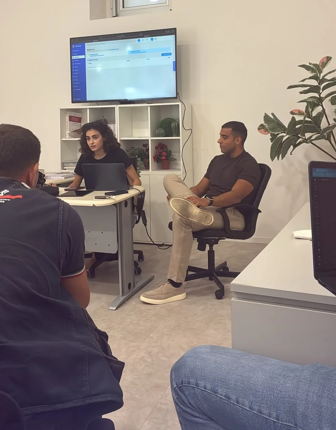 Il personale del cliente segue la formazione sul nuovo software